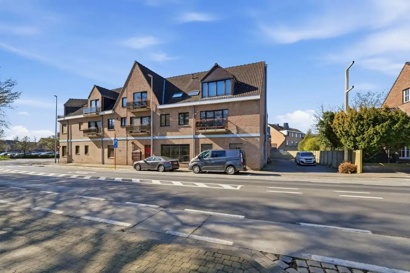 Te koop: Ruim handelspand met uitstekende visibiliteit in het centrum van Torhout foto 6