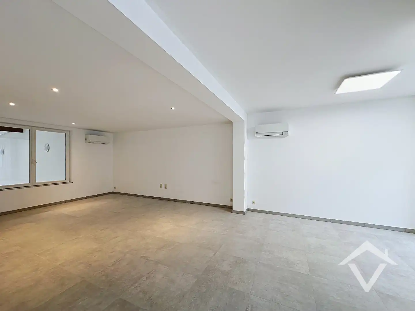 Volledig gerenoveerde woning met 3 slaapkamers en garage te Koekelare foto 3