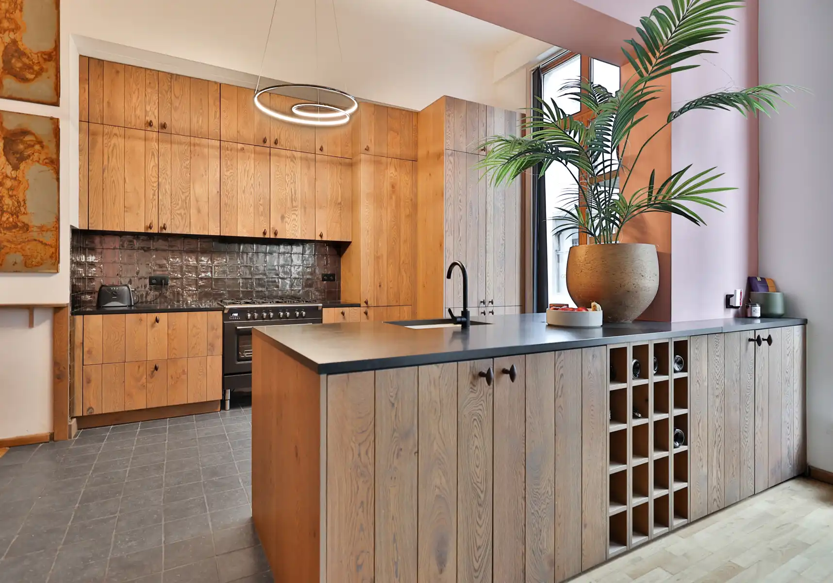Stoer, warm en verrassend ruim — Loftgevoel met buitenruimte foto 11