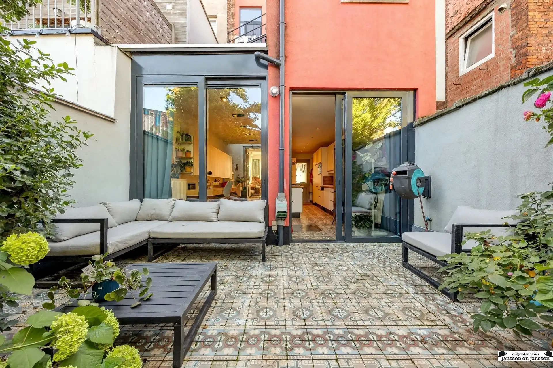 Prachtig gerenoveerd herenhuis met groene stadstuin foto 11