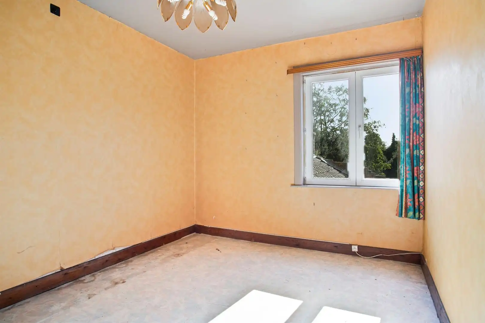 Rustig gelegen, te renoveren open bebouwing met grote zonnige tuin. foto 14