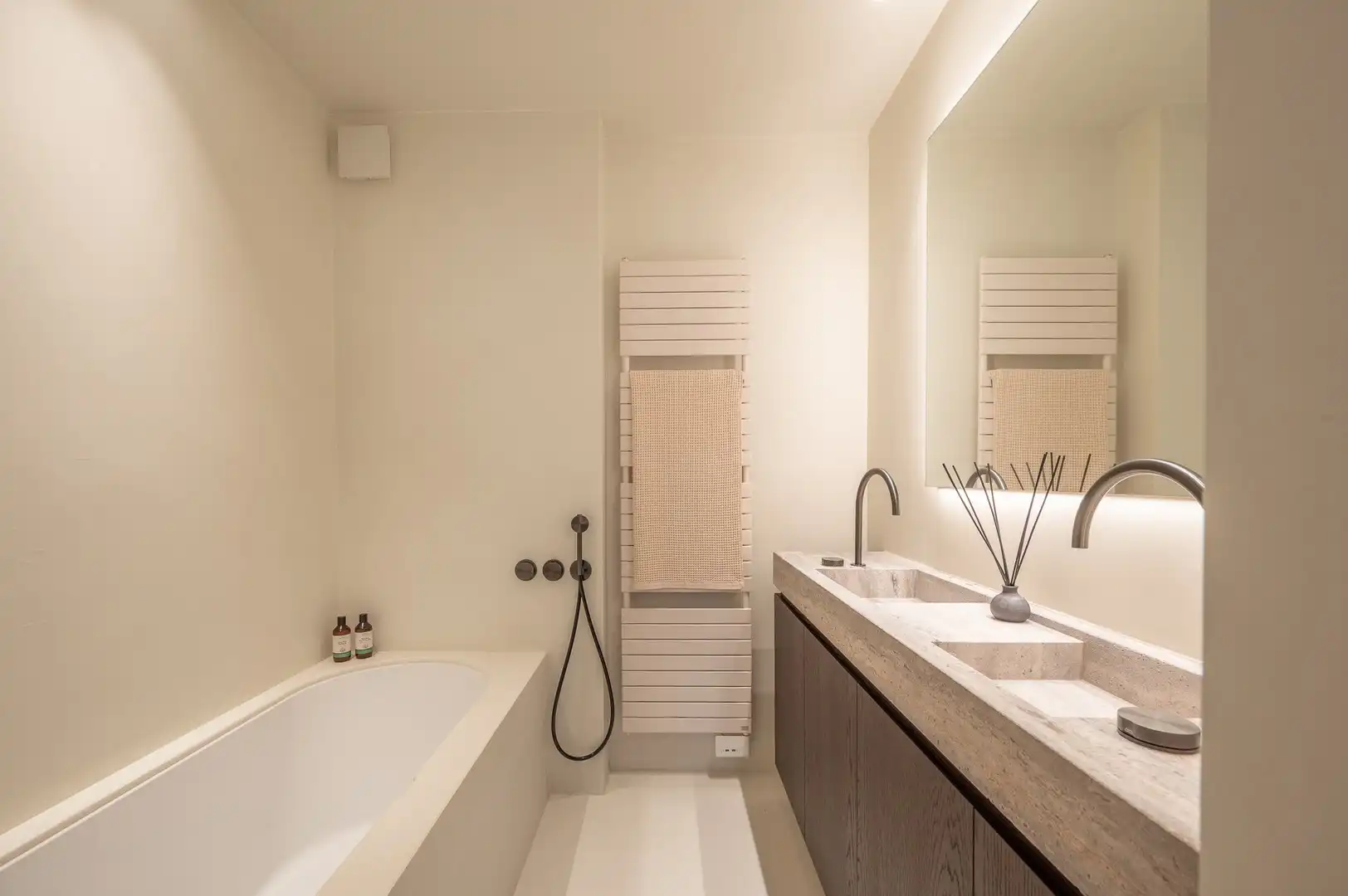 Magnifiek gerenoveerd appartement van 150 m², op enkele passen van het Van Bunnenplein. foto 15