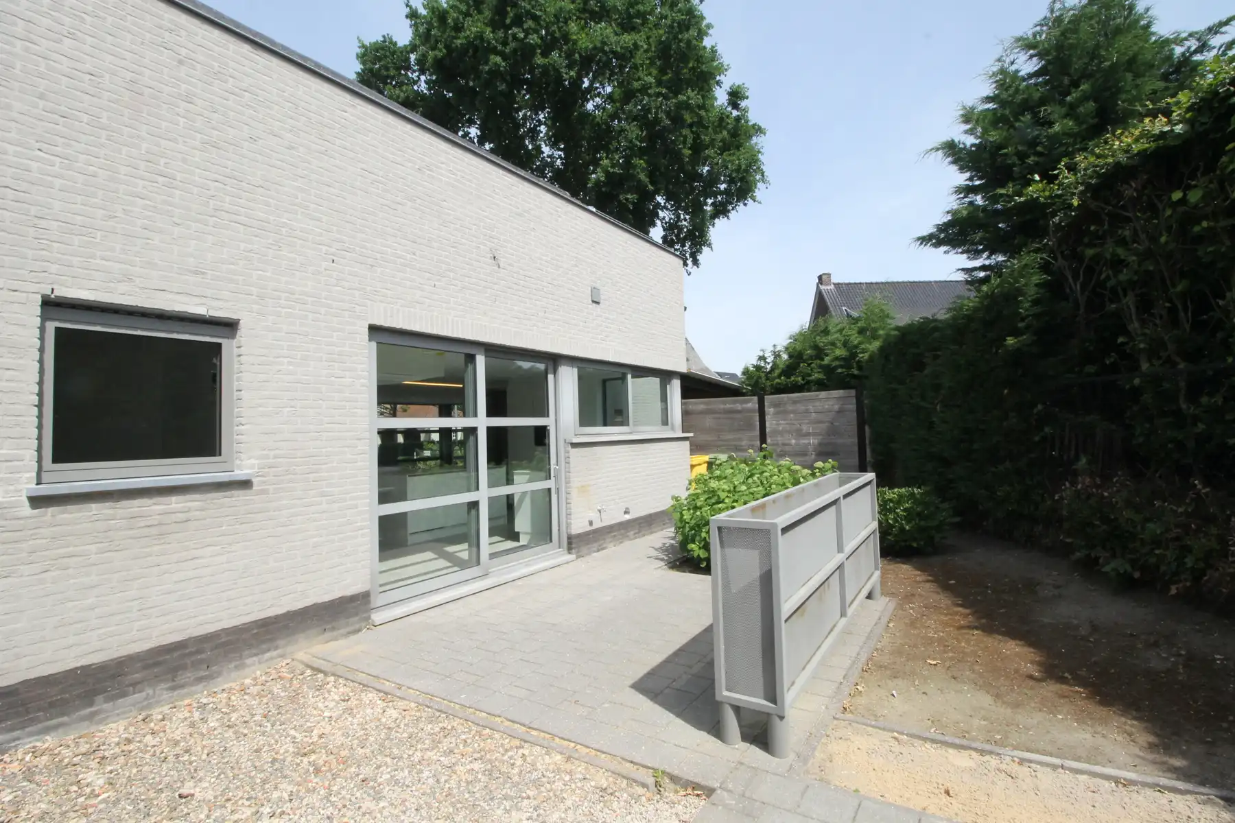 Uniek en ruim (ca 134m²) gelijkvloers appartement met 2 slaapkamers, terras en tuin en autostaanplaats. foto 17