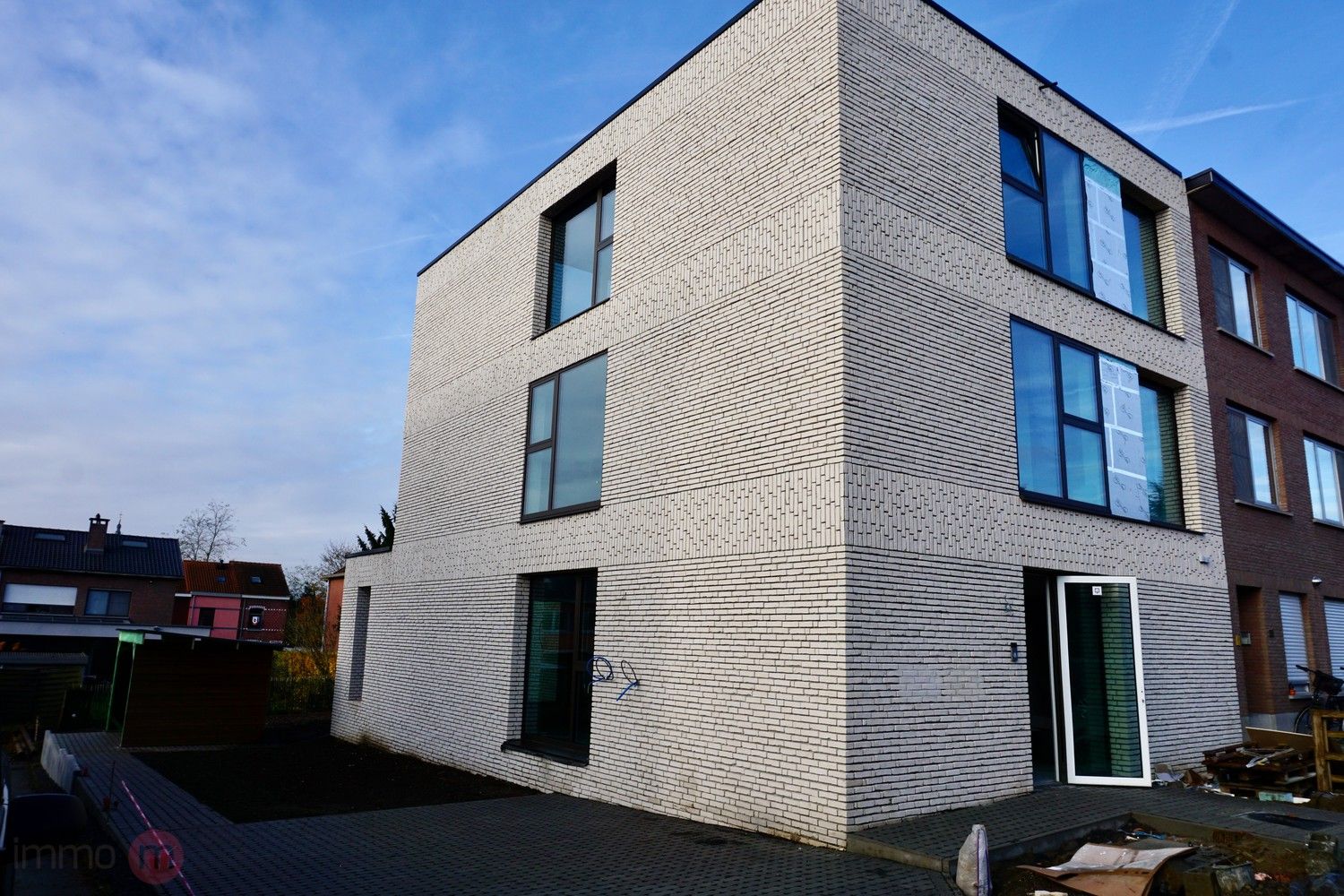 Nieuwbouw gelijkvloersappartement met 2 slaapkamers en tuin. foto {{pictureIndex}}