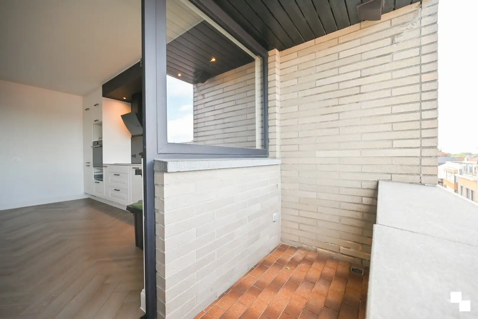 Volledig gerenoveerd appartement met drie slaapkamers te centrum Izegem foto 10