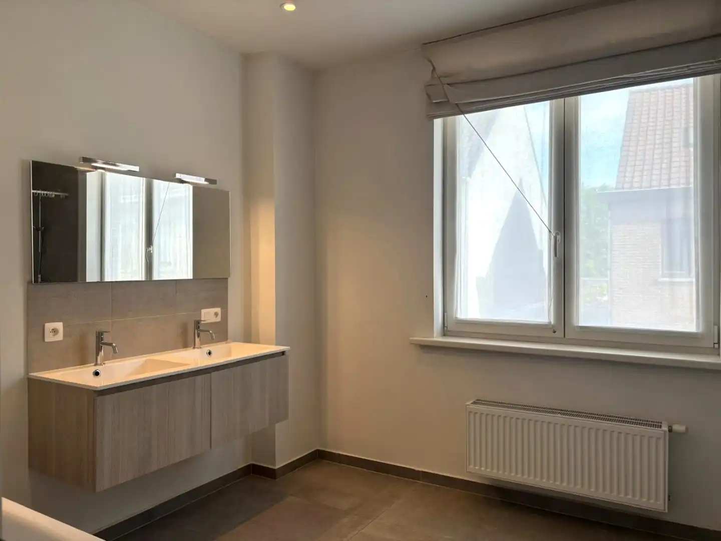 LEUKE RIJWONING MET 3 SLPKS EN TUIN NABIJ R8 foto 9