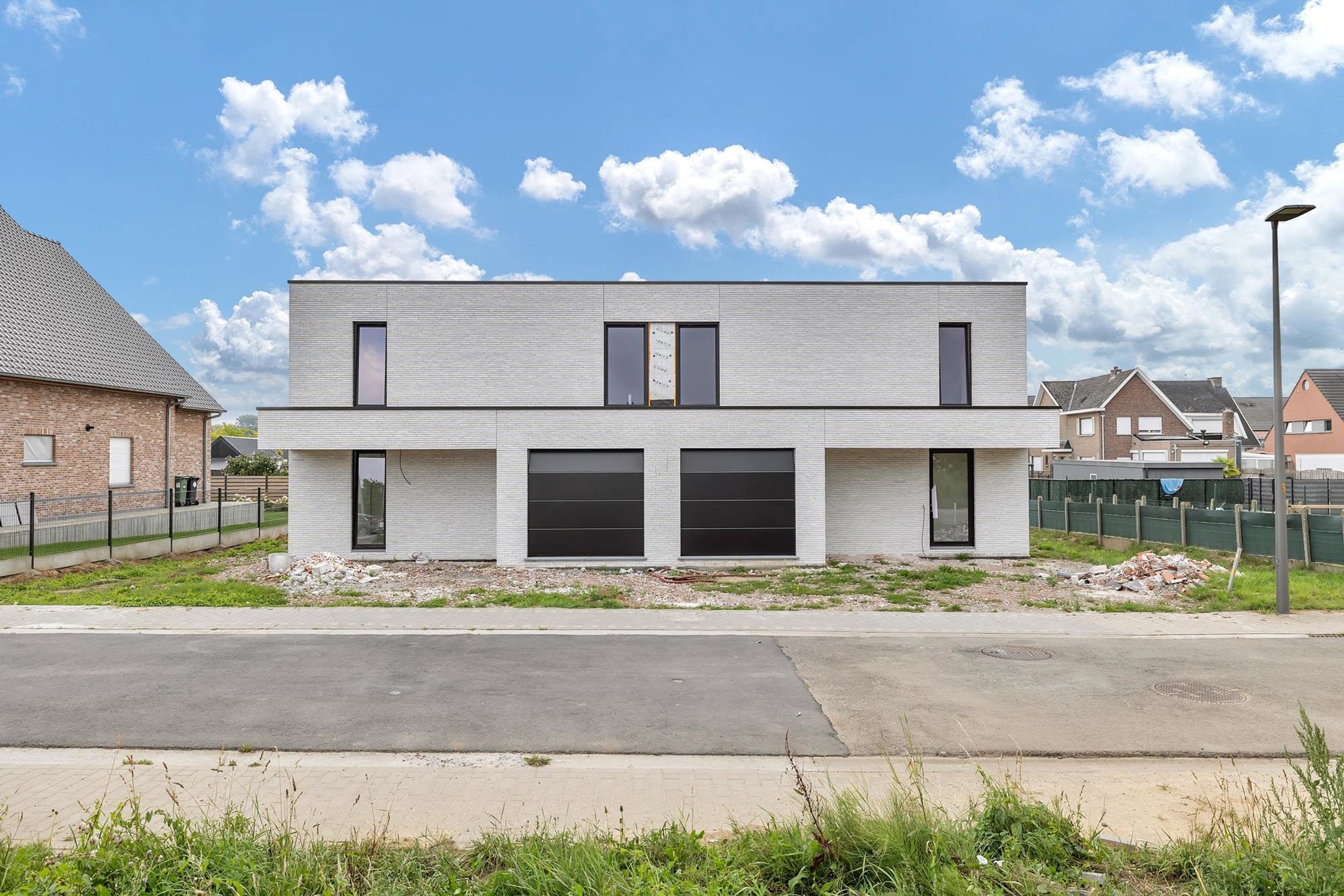 Halfopen bebouwing met drie slaapkamers foto 3