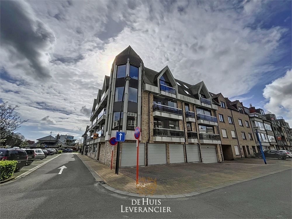 Grote garage met staanplaats te koop in Koksijde foto 6