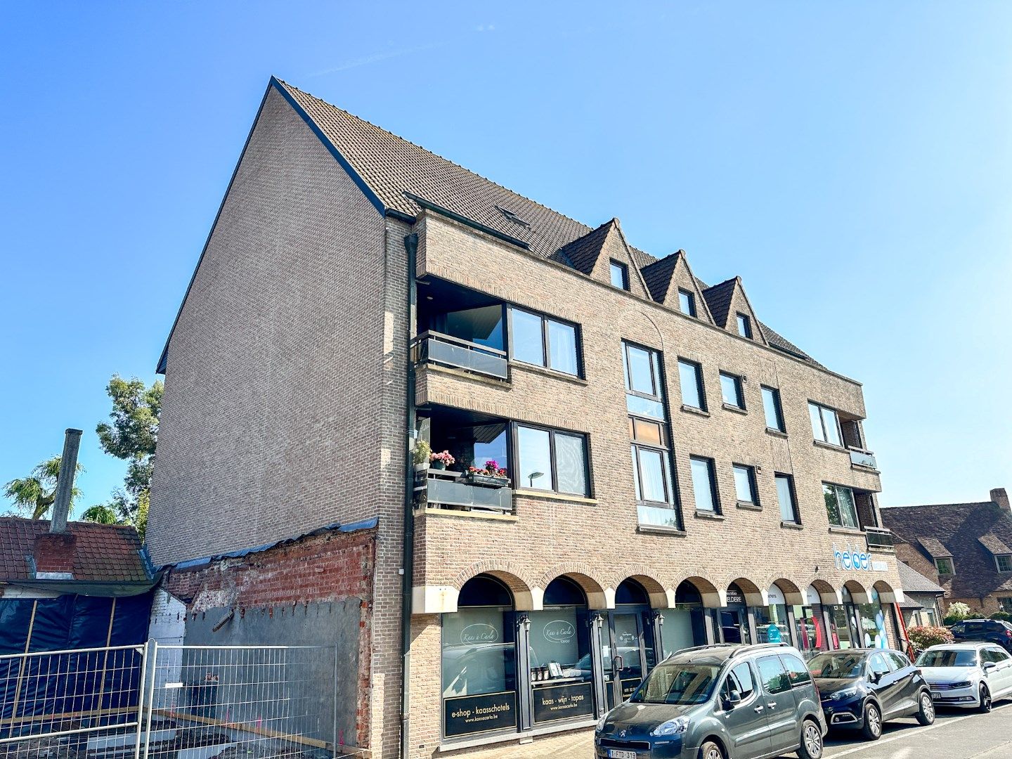 Ruim appartement met 2 slpk en terras(sen), Torhout. foto {{pictureIndex}}