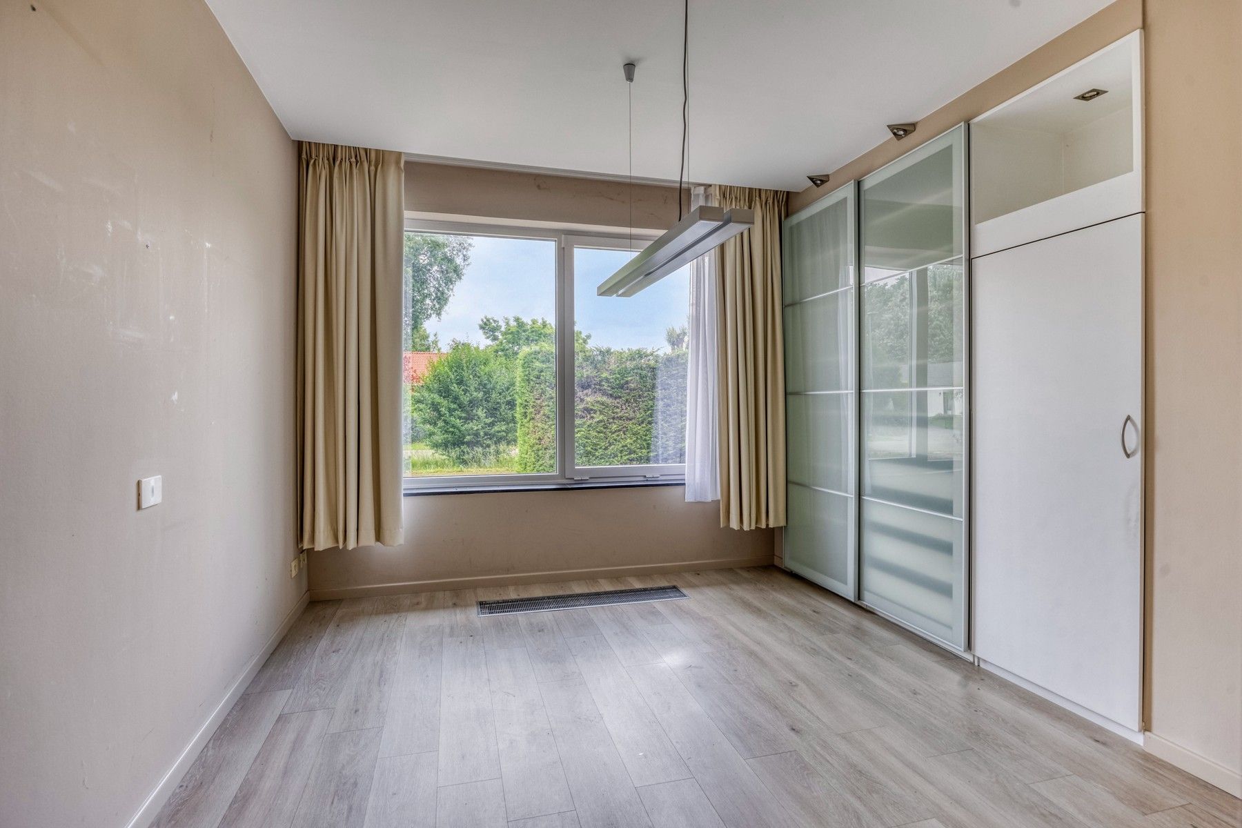 Ruime bungalow op groot perceel foto 22