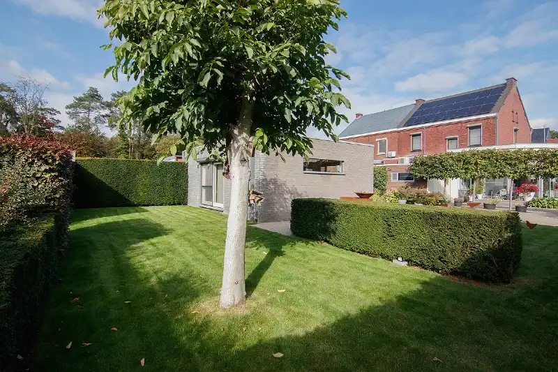 Knap afgewerkte, energiezuinige en ruime woning met vier slaapkamers, guesthouse/praktijkruimte op een centrale (maar toch bosrijke!) locatie te As foto 49