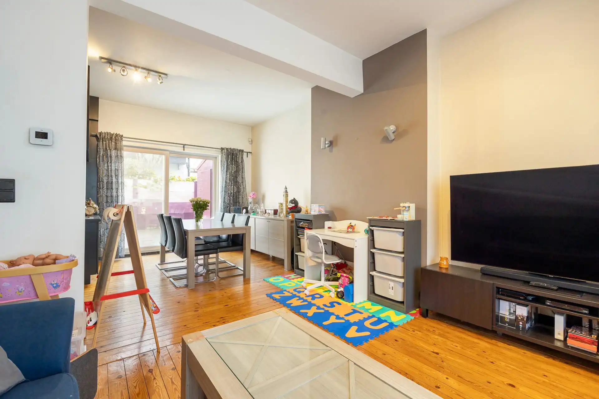 Charmante en instapklare gezinswoning in Valaarwijk foto 3