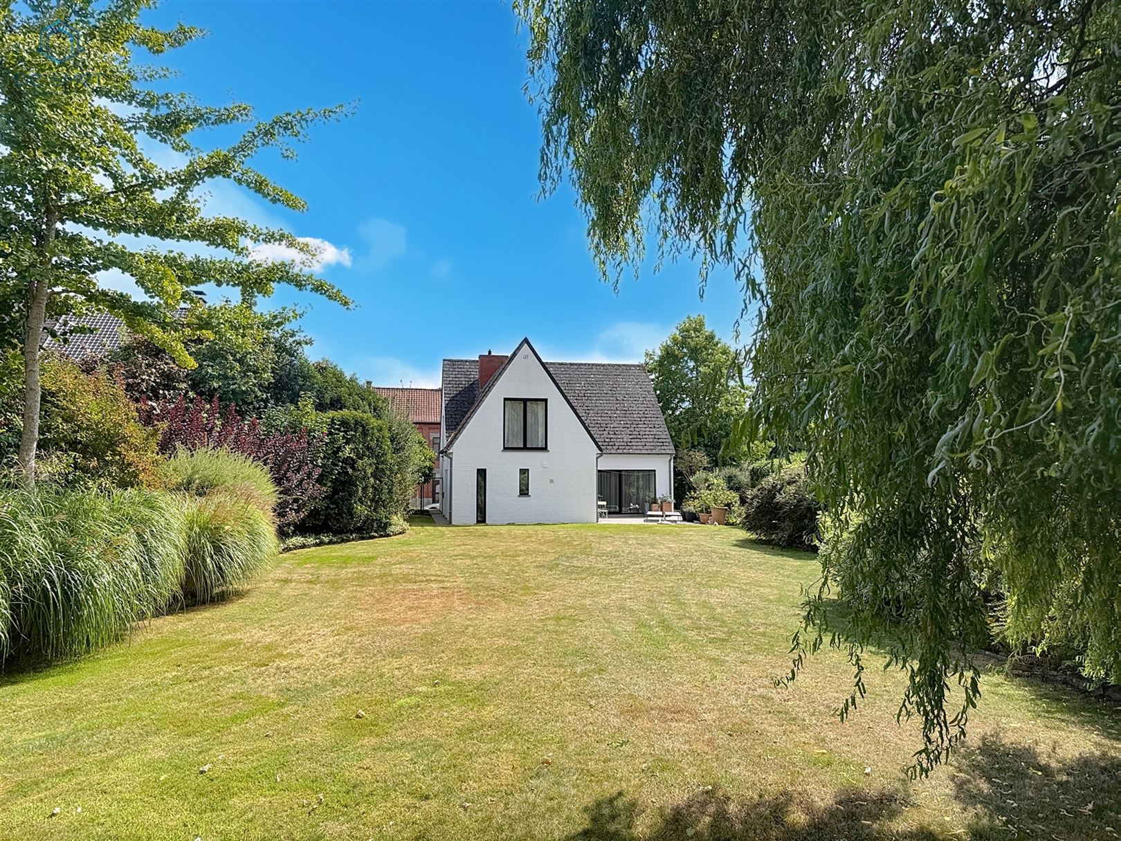INSTAPKLARE WONING MET 4 SLKS OP EEN BOOGSCHEUT VAN CENTRUM ZOTTEGEM foto {{pictureIndex}}