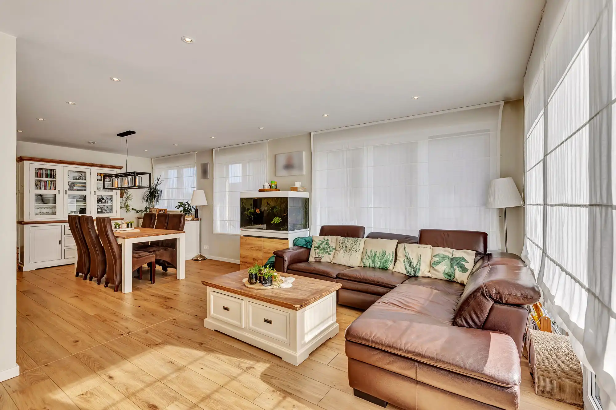 Instapklare woning met 3 slaapkamers te Dilbeek! foto {{pictureIndex}}