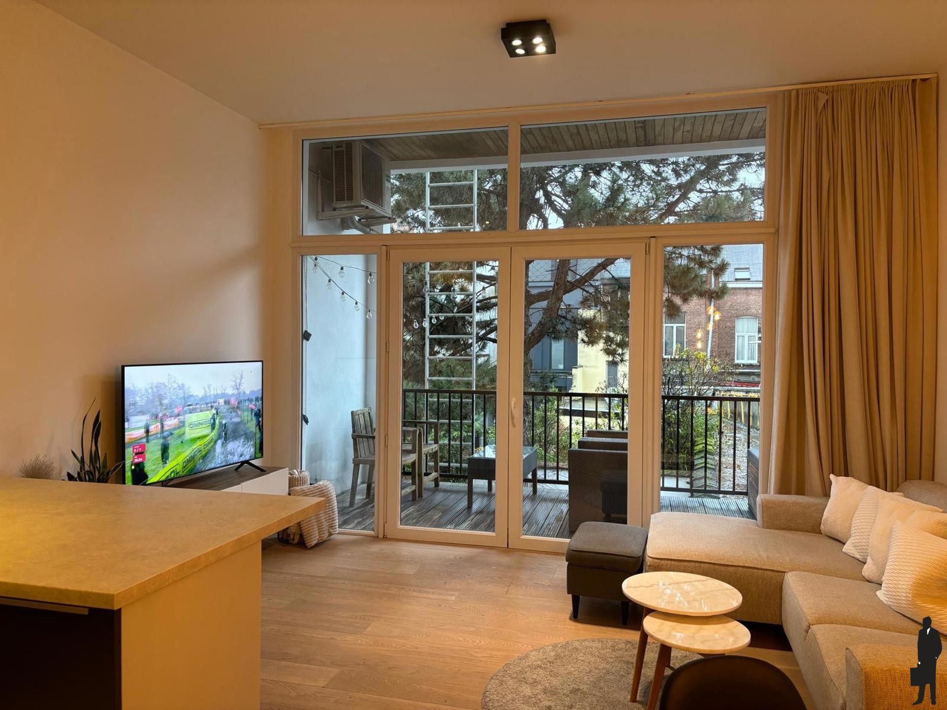 Bemeubeld of ongemeubeld appartement met ruim terras. foto {{pictureIndex}}