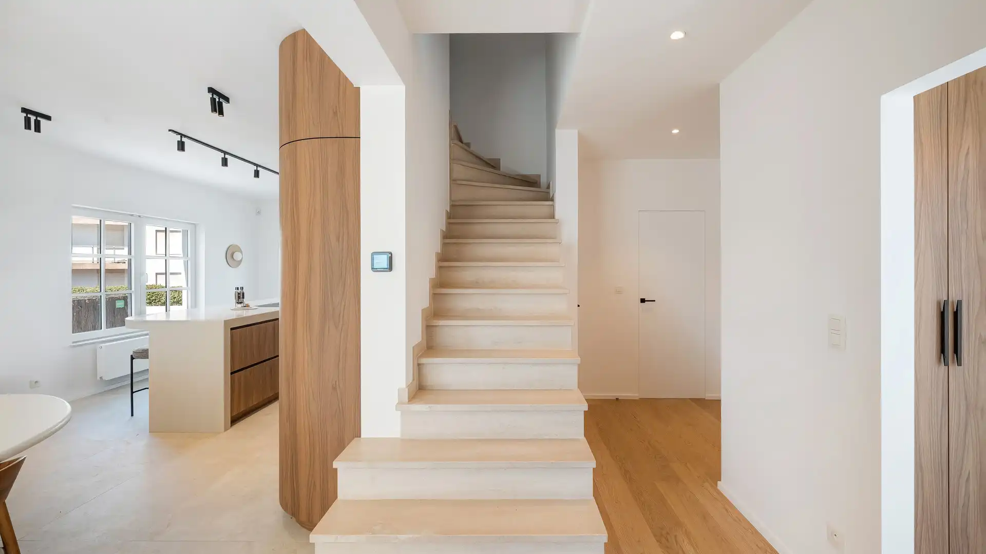 Exclusief gerenoveerde villa op een absolute toplocatie foto 27