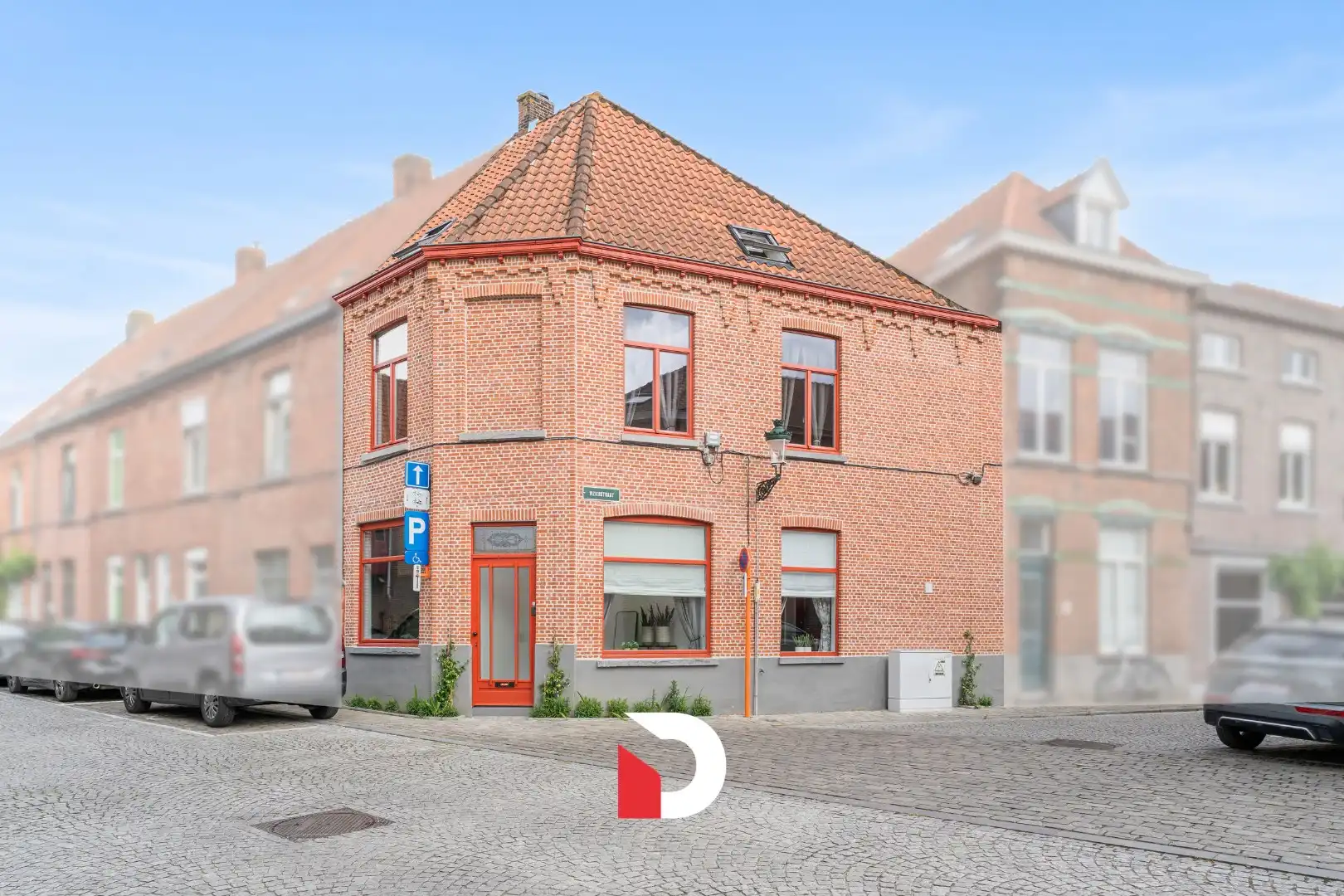 Bijzonder fraai gerenoveerde hoekwoning nabij de Coupure in hartje Brugge foto {{pictureIndex}}