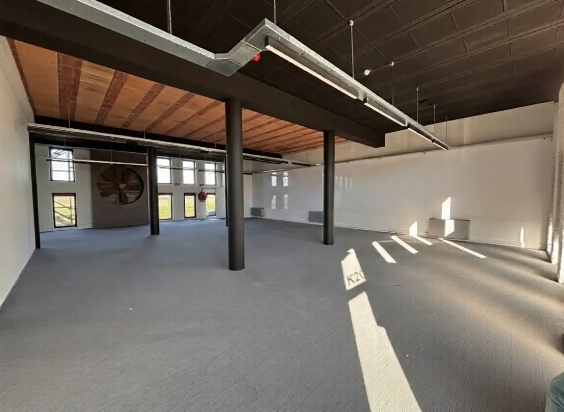 Gelijkvloers loftkantoor van 450m² met parking foto 3