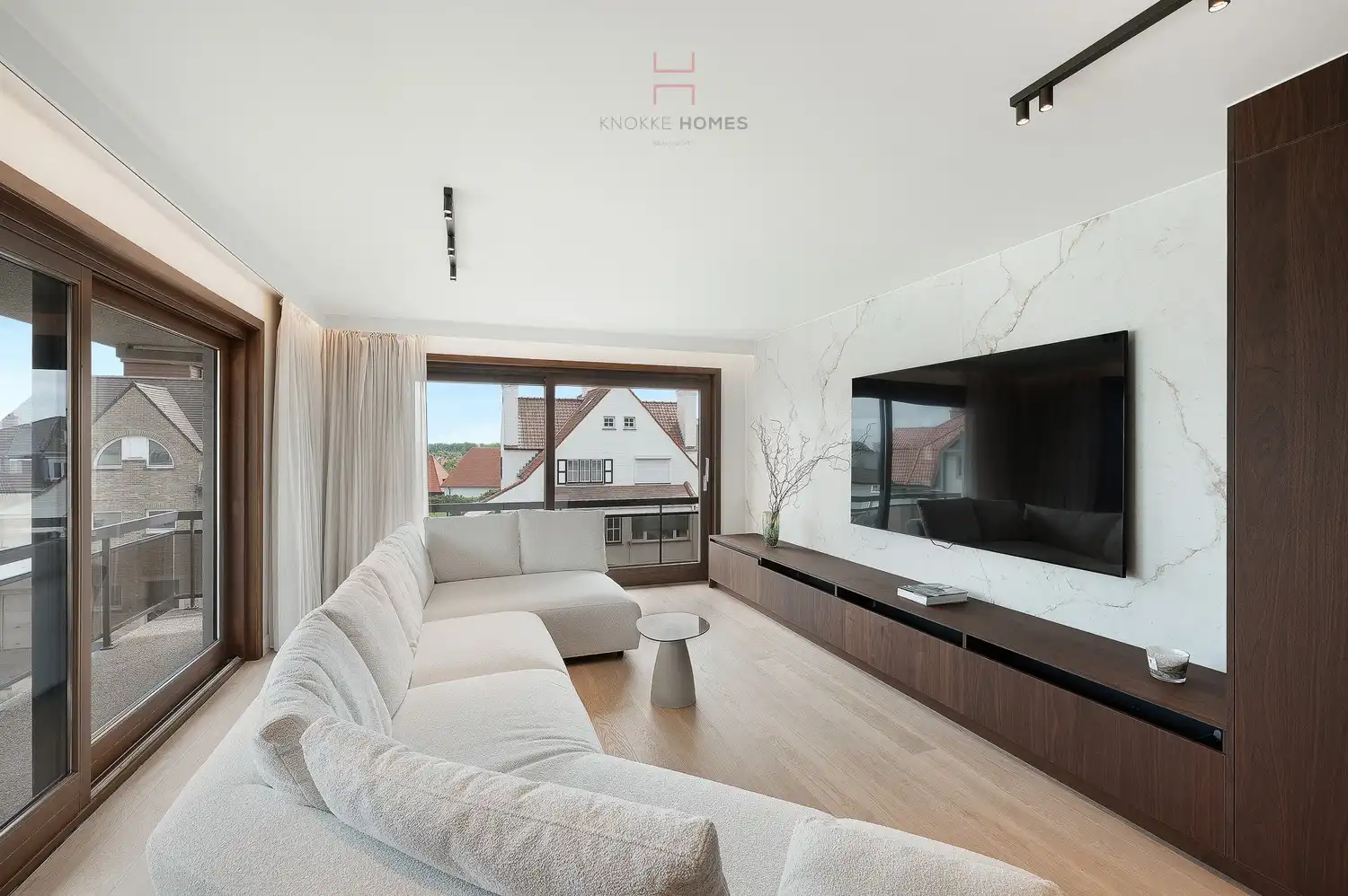 Prachtig gerenoveerd duplexappartement, gelegen op de hoek van een stijlvolle villaresidentie in de Jozef Nellenslaan. foto 4
