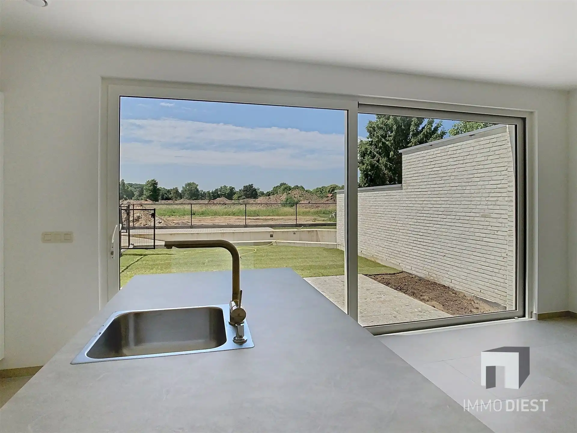 Gelijkvloers appartement met terras en tuintje foto 3