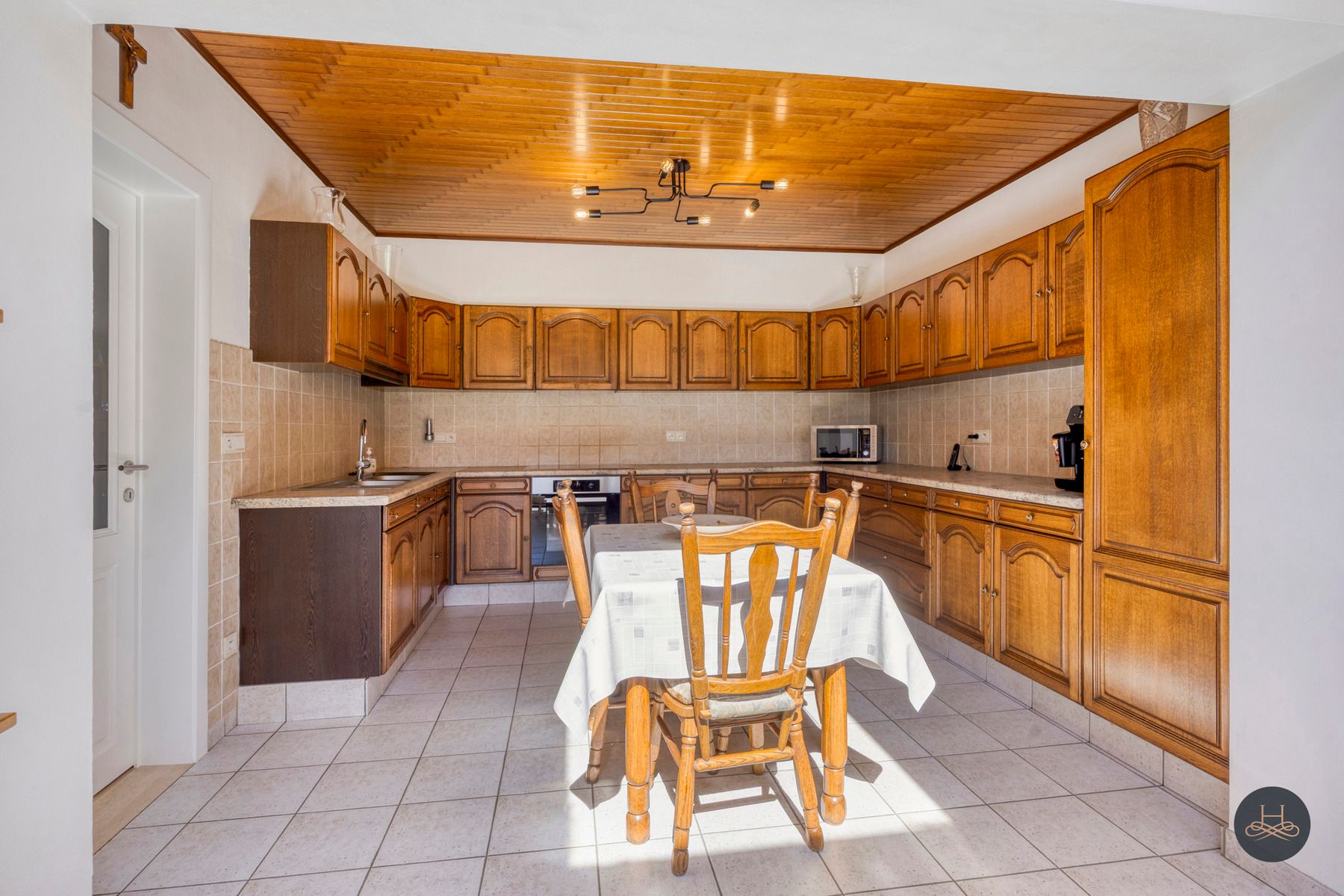 Woning met ruime loods op royaal perceel foto 6