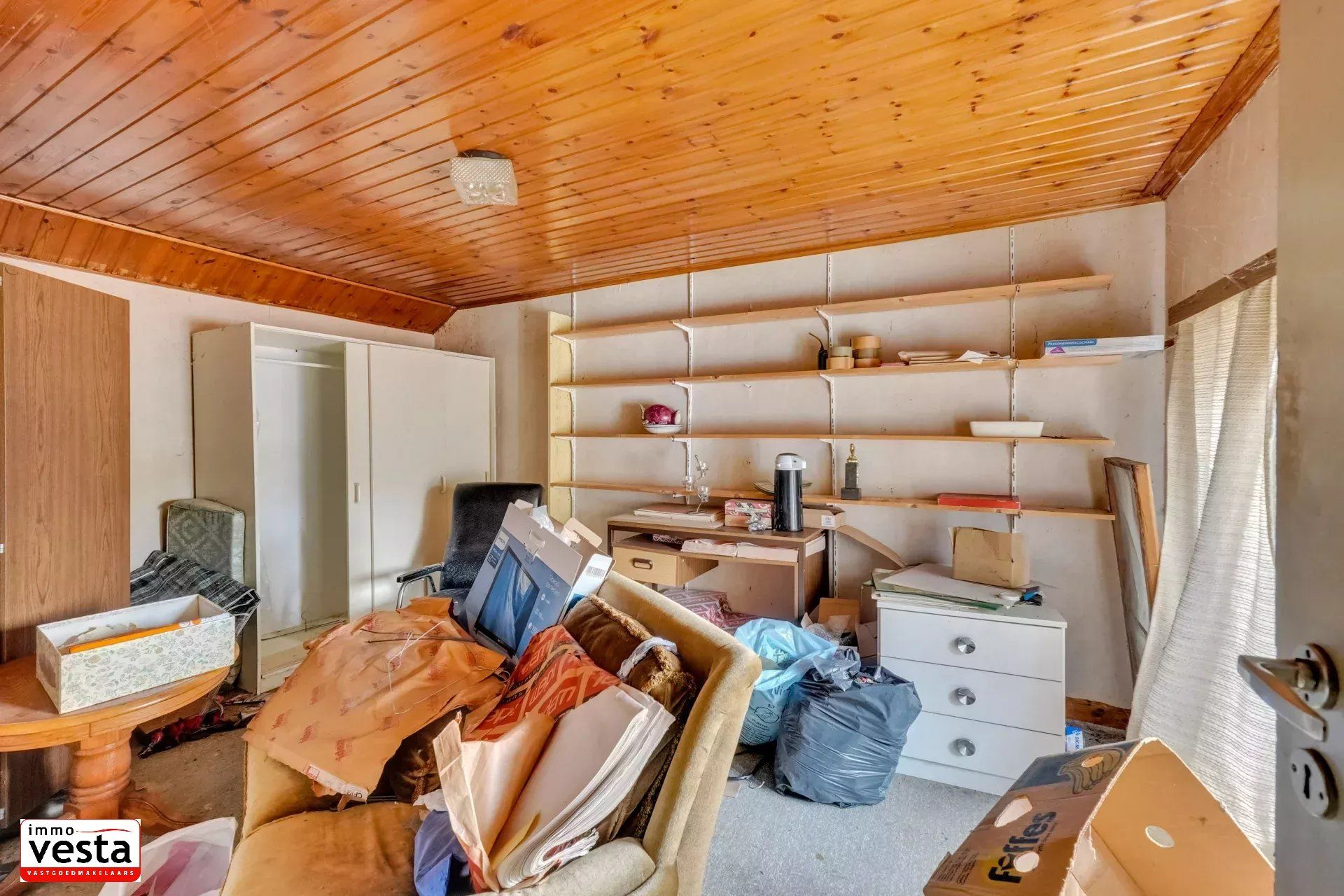 Te renoveren woning op goede locatie foto 11