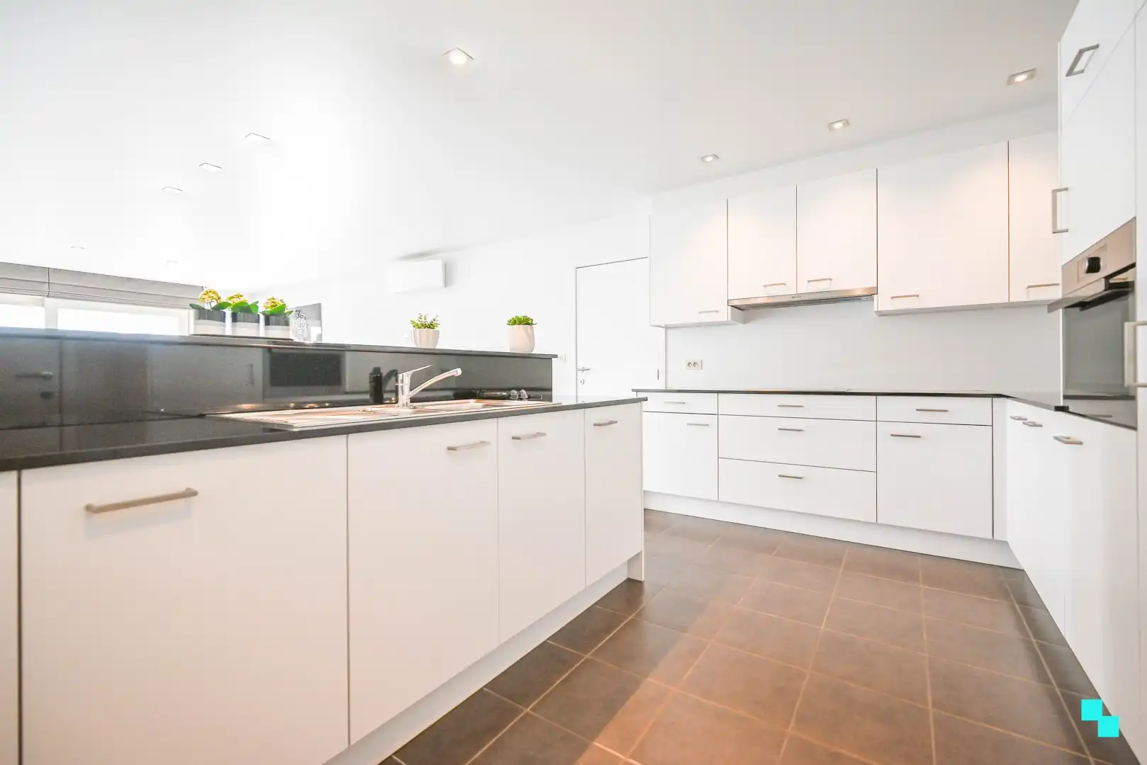 Riant, instapklaar appartement te Kortrijk foto 9