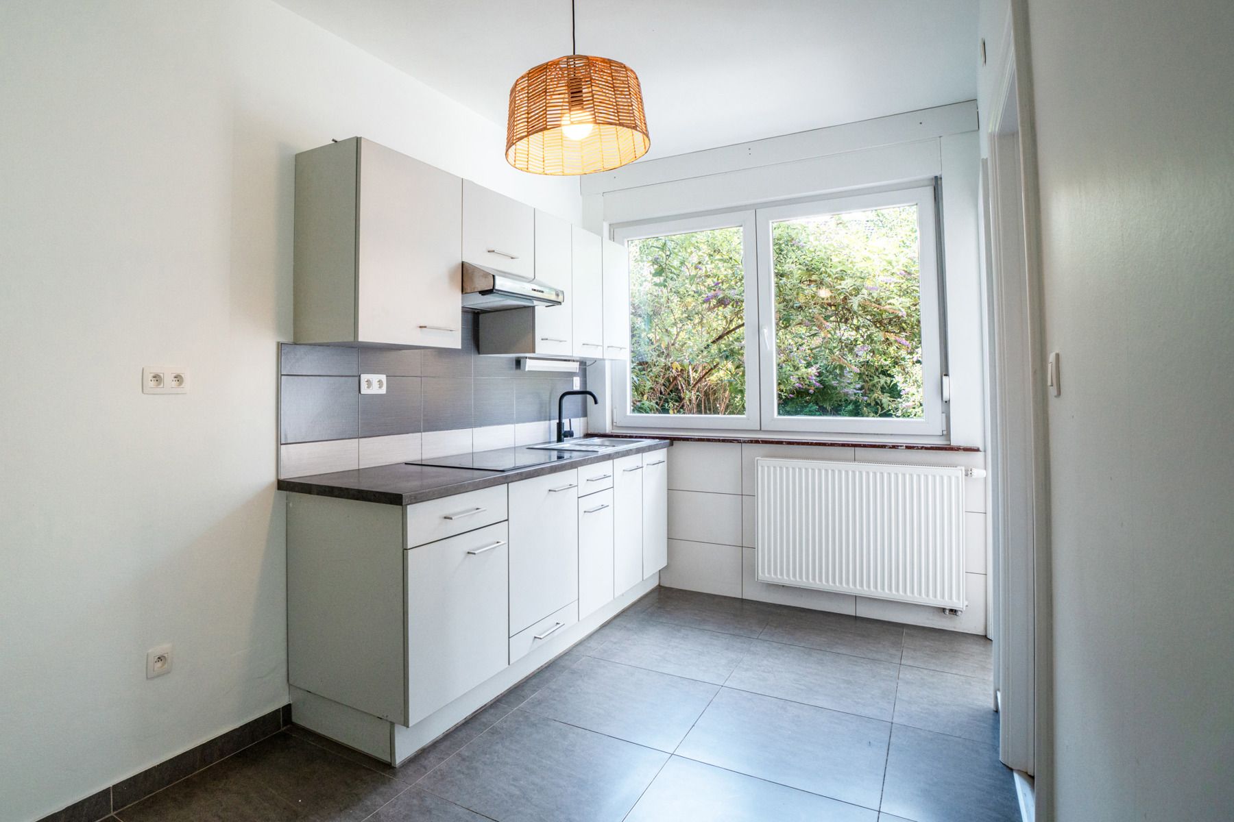 Gelijkvloers 1 slaapkamer appartement met tuin nabij centrum foto 3