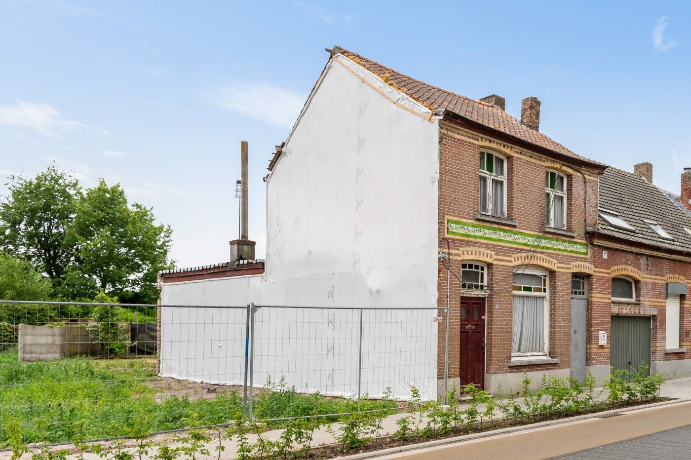 Charmante, te renoveren woning met 2 slpk. en tuin foto 25