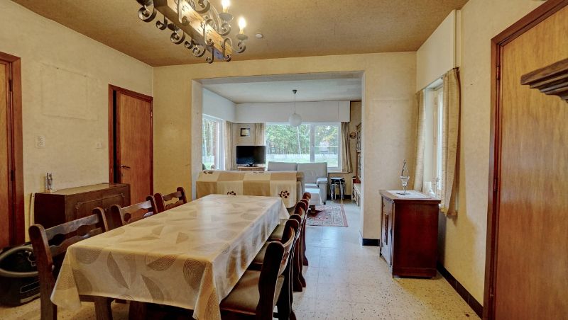 Perceel bouwgrond met af te breken gebouwen foto 6