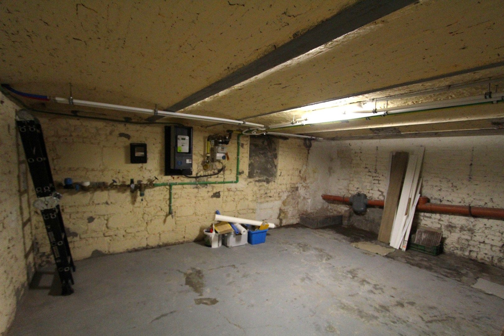 KNAP GERENOVEERDE WONING MET STADSTUIN foto 17