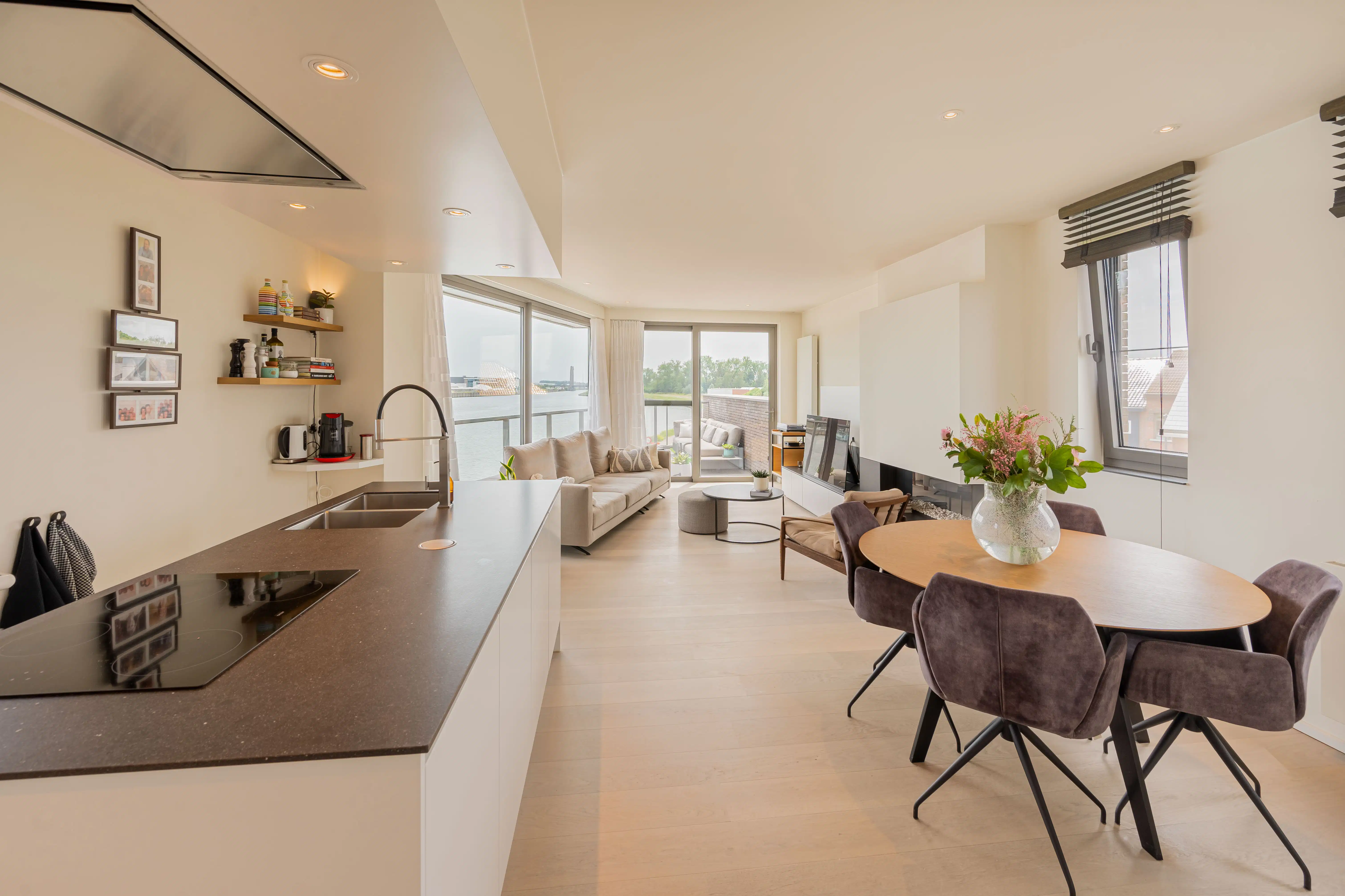 High-end penthouse met zicht op het water foto 7