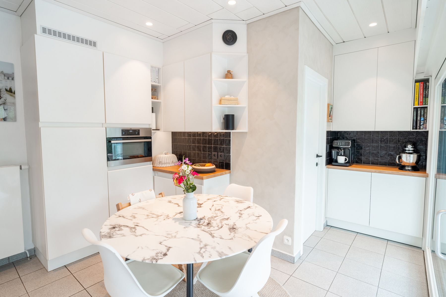 Instapklare en gerenoveerde villa met 3/4 slps en bureau foto 11