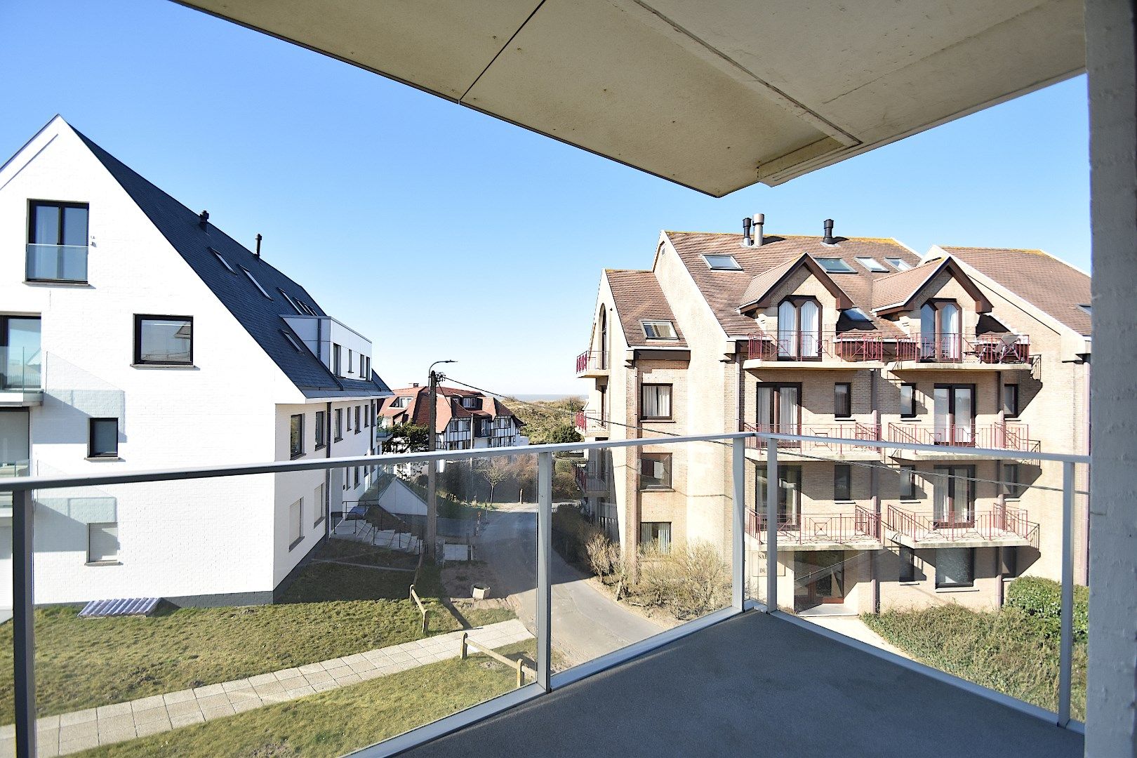 Lichtrijk appartement met adembenemend zicht op de duinen en de zee foto 9