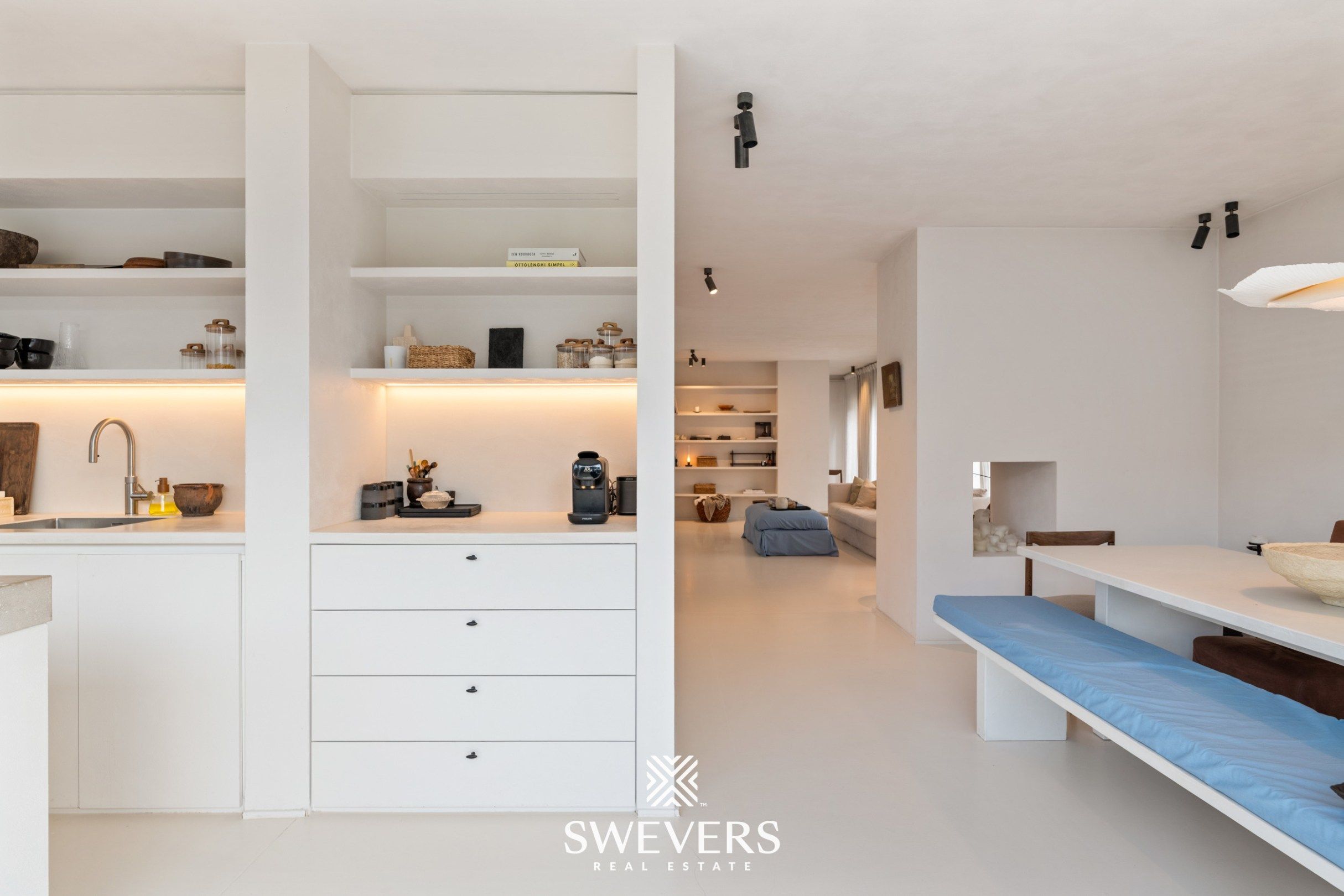 Uitzonderlijk gerenoveerde woning op 9a15 in het rustige Mol-Wezel foto {{pictureIndex}}