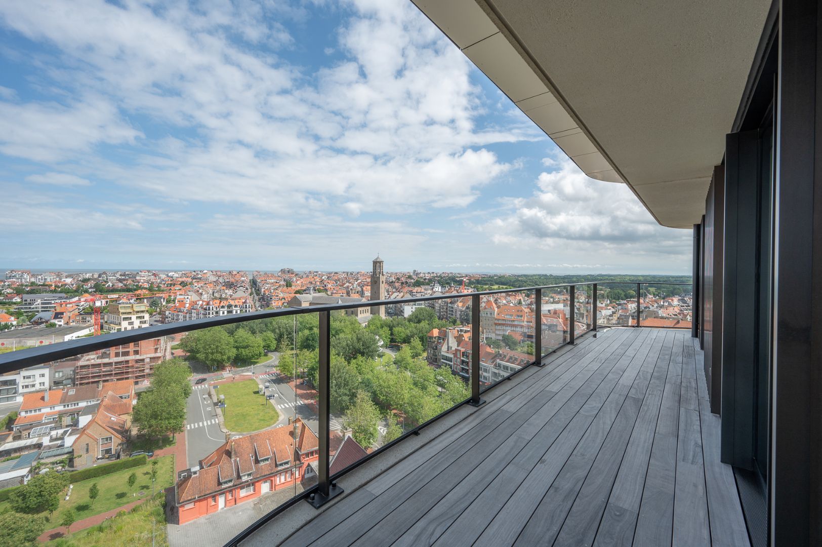 Majestueus hoekappartement met een panoramisch uitzicht in de felbegeerde residentie The Tower foto 35