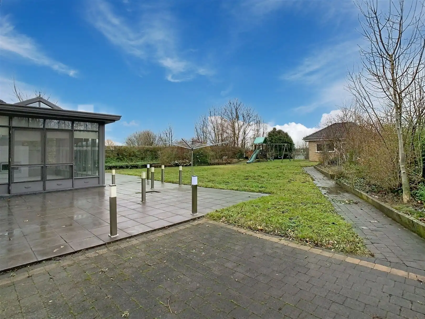 RUIME VILLA MET 4 SLPK EN MOOIE TUIN foto 19