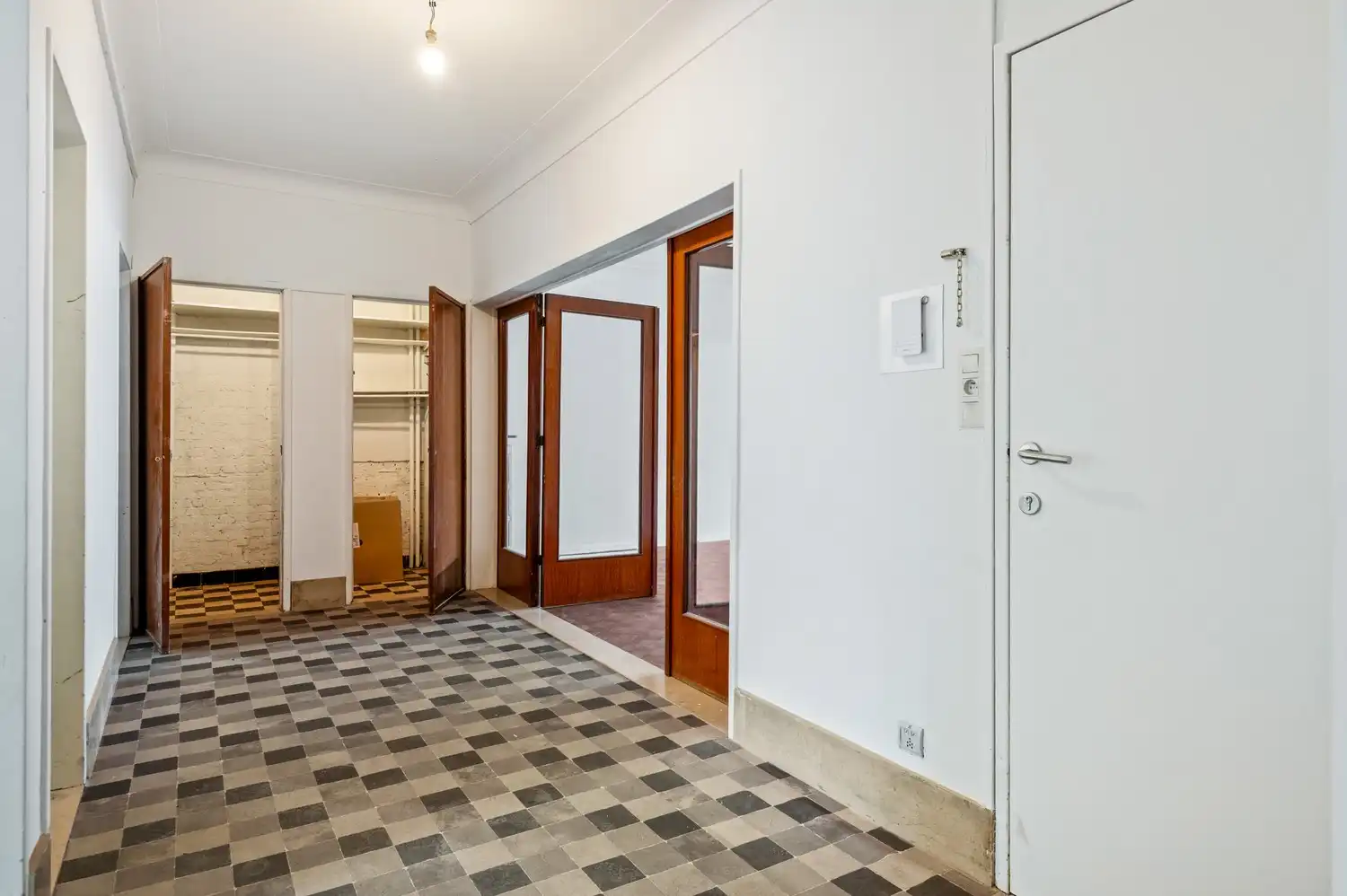 Ruim gelijkvloers appartement met 3 slaapkamers, tuin en garage! foto 2