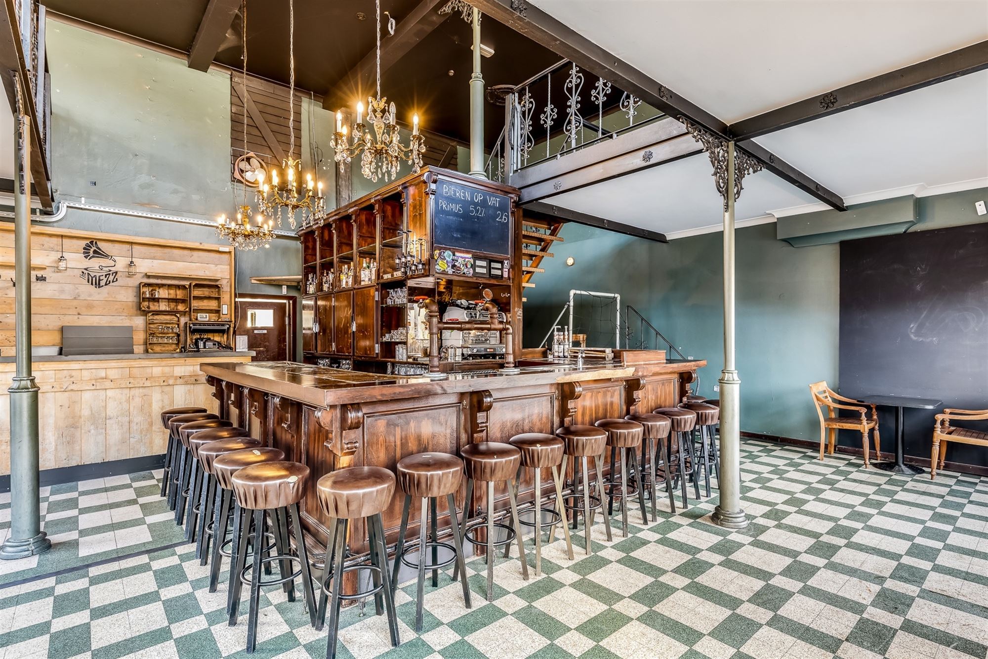 TE RENOVEREN HORECAZAAK MET POTENTIEEL, ZEER GOED GELEGEN IN HET CENTRUM VAN LEOPOLDSBURG foto 4