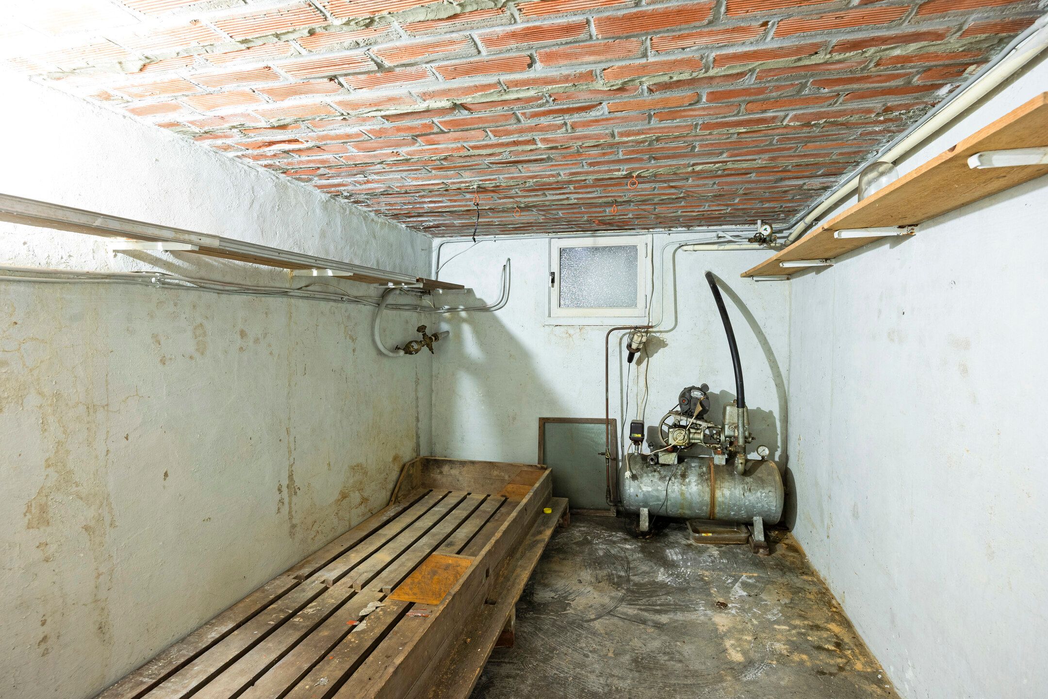 Te renoveren woning op prachtig perceel van 19a54 foto 19