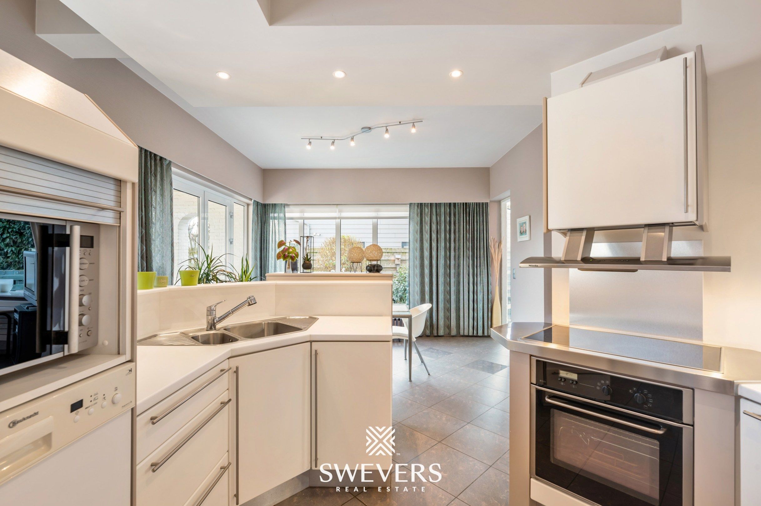 Instapklare gezinswoning op 11are 30ca in centrum Beringen foto 13