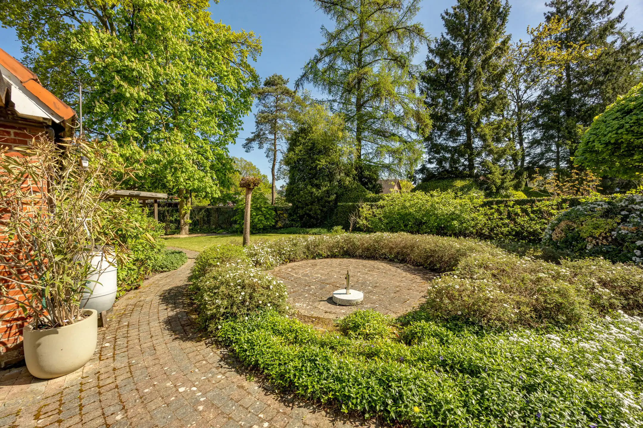 Charmante woning met 4 slpks op 742 m² met achteringang foto 33