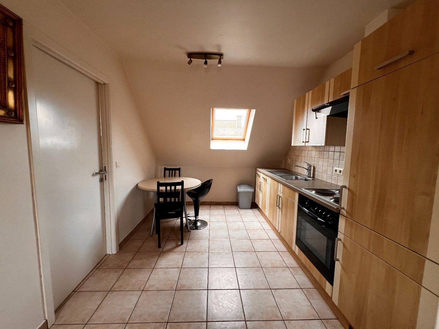 GEZELLIG GEMEUBELD APPARTEMENT MET 1 SLAAPKAMER IN CENTRUM IEPER foto 4