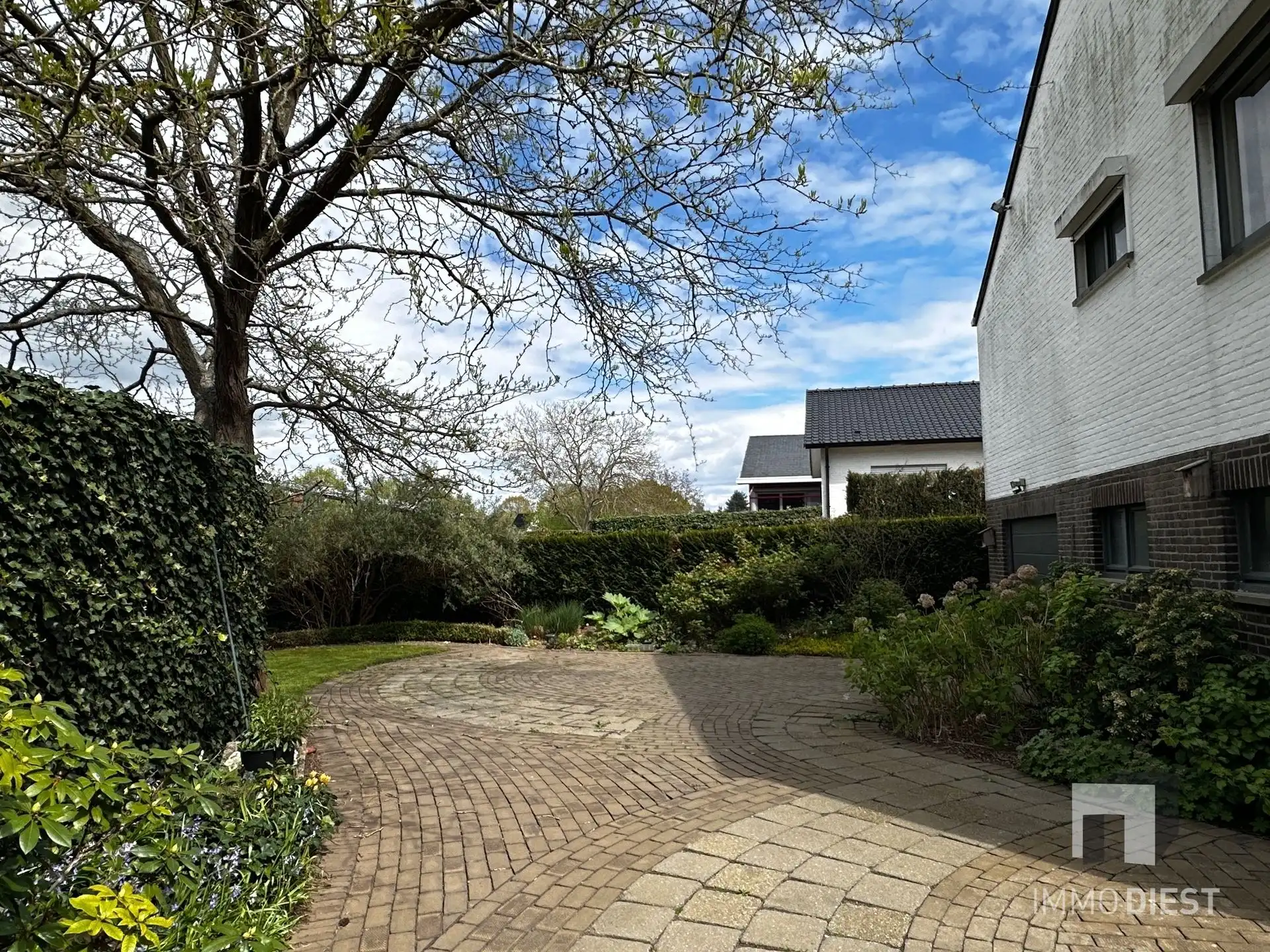 Gezinswoning met 4 slaapkamers en mooie tuin foto 34