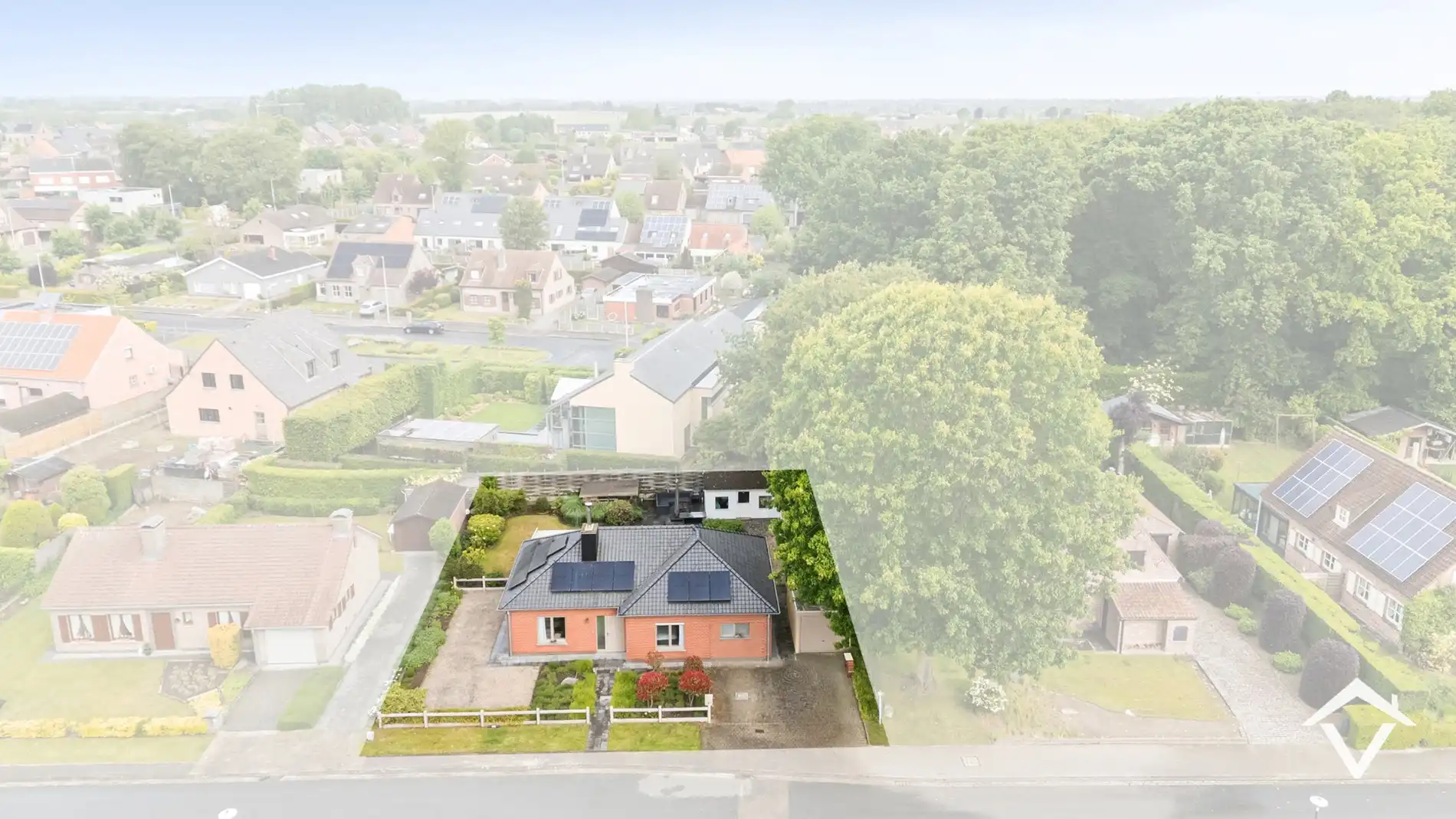 Te koop Alleenstaande woning met 3 slaapkamers en garage centraal gelegen te Wijnendale foto 3