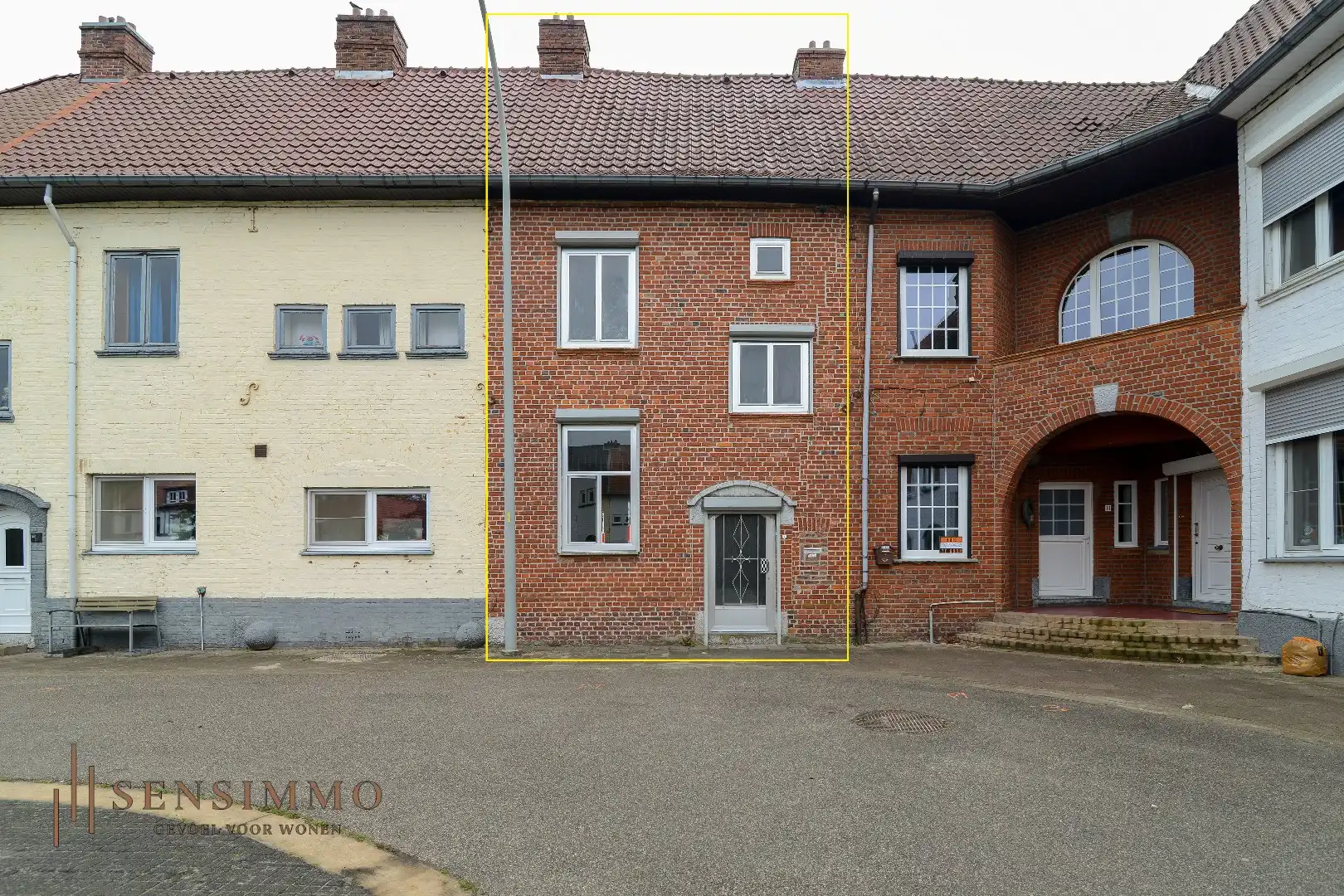 Hoofdfoto van de publicatie: Gerenoveerde woning met 5 slaapkamers in Winterslag - Genk