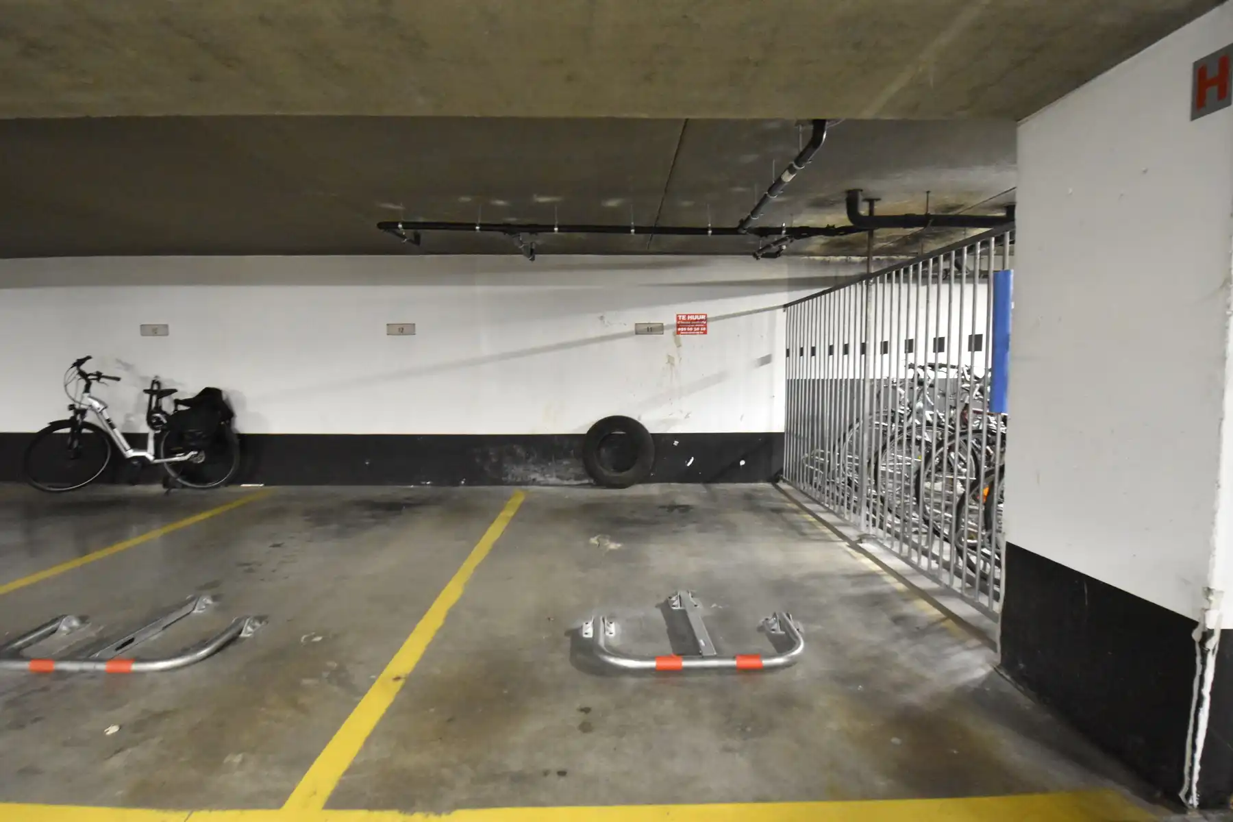 Parkeerplaats te huur foto {{pictureIndex}}