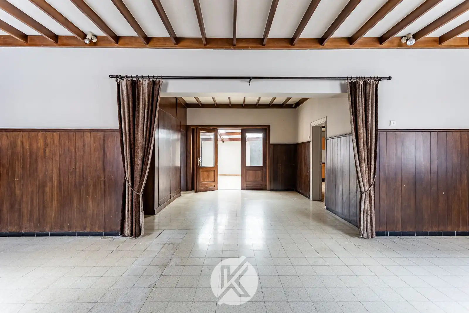 Te renoveren woning met groot volume foto 4