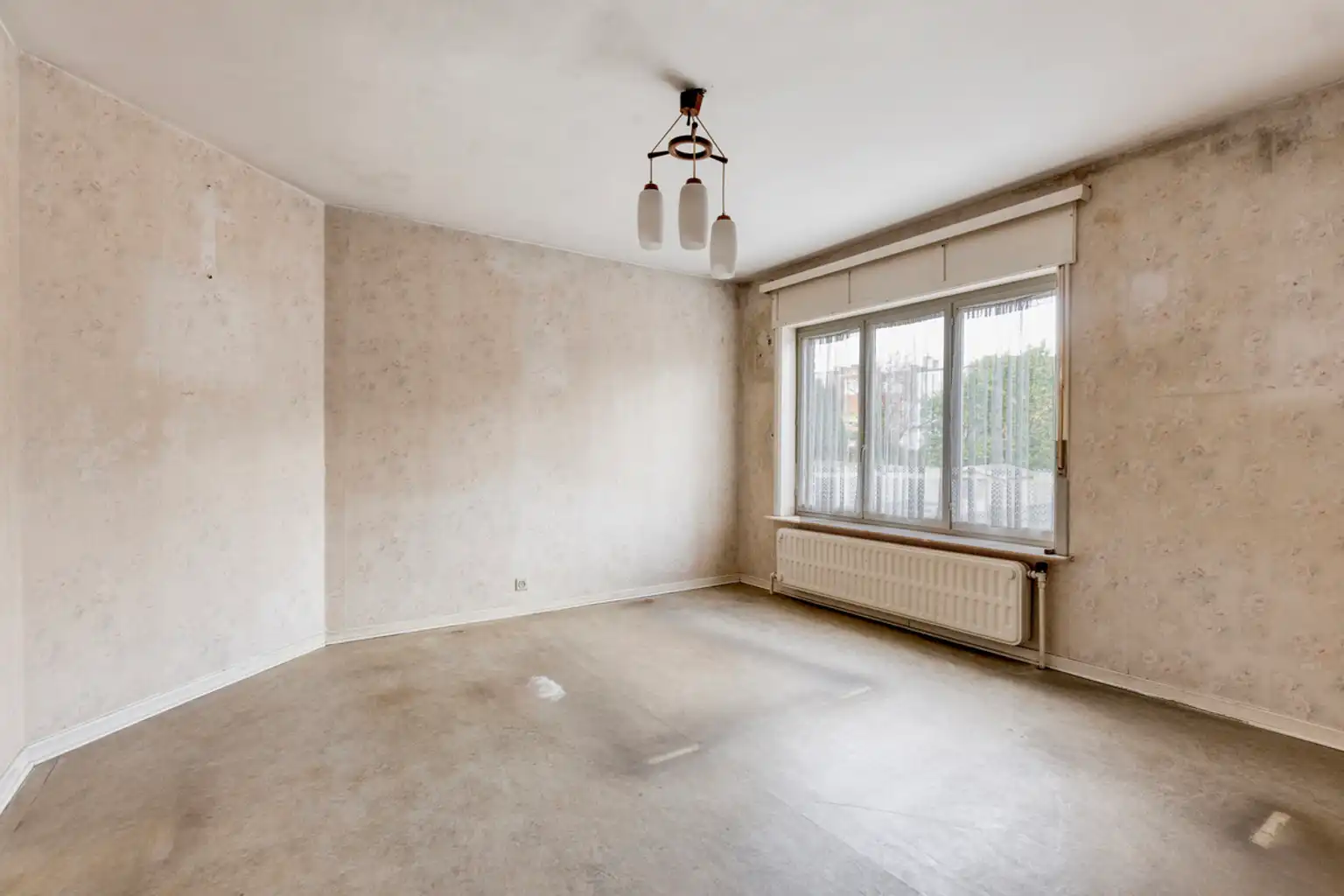 Ruime te renoveren tweegevelwoning op gunstige locatie foto 12