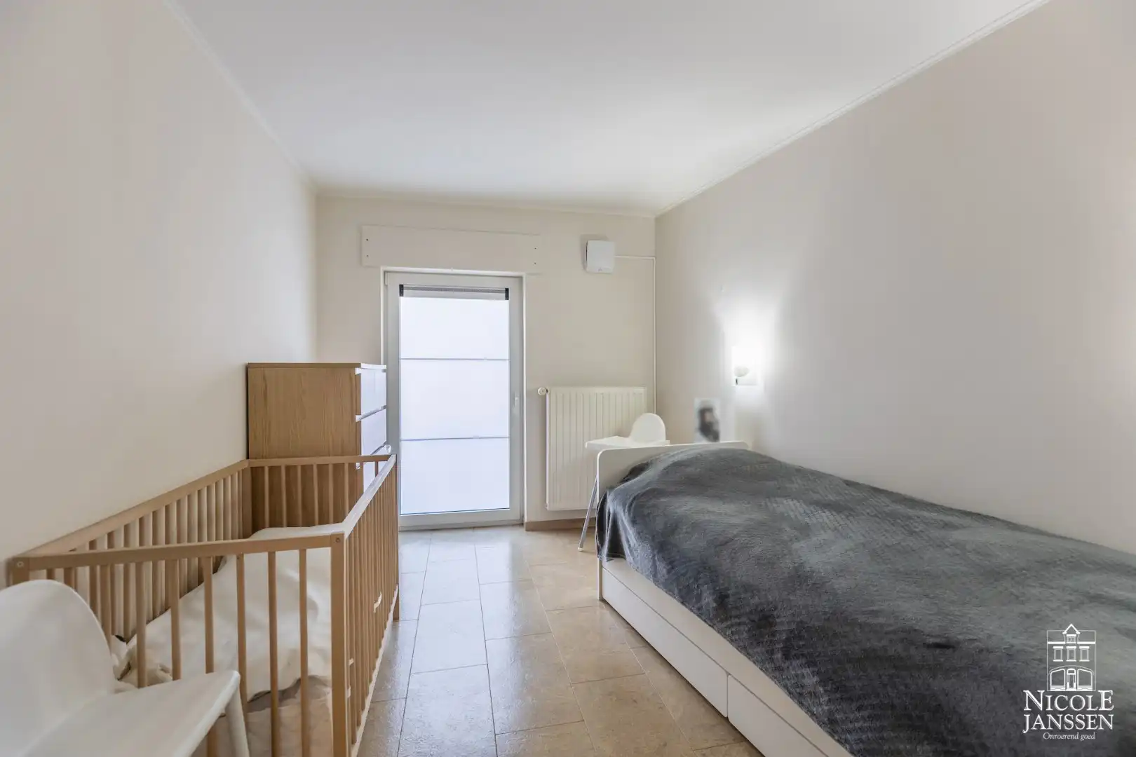 Zeer centraal gelegen en ruim ingedeeld duplex-appartement met mooi terras en garage foto 18